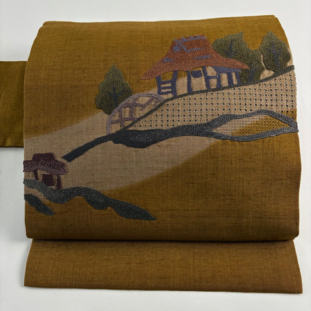【美品】名古屋帶 秀品級 紬織織 建物 樹木 相良刺繡 茶 純蠶絲