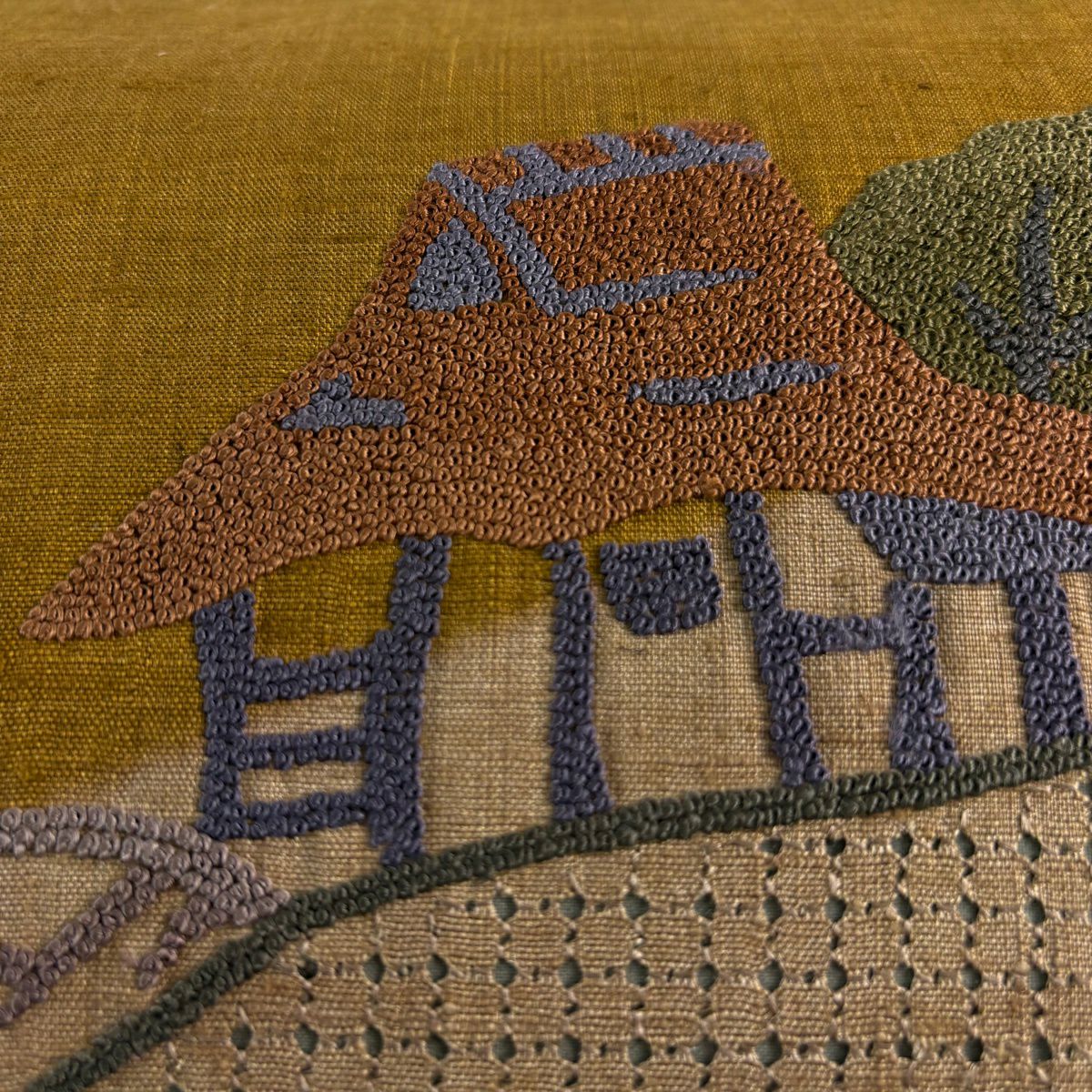 【美品】名古屋帶 秀品級 紬織織 建物 樹木 相良刺繡 茶 純蠶絲