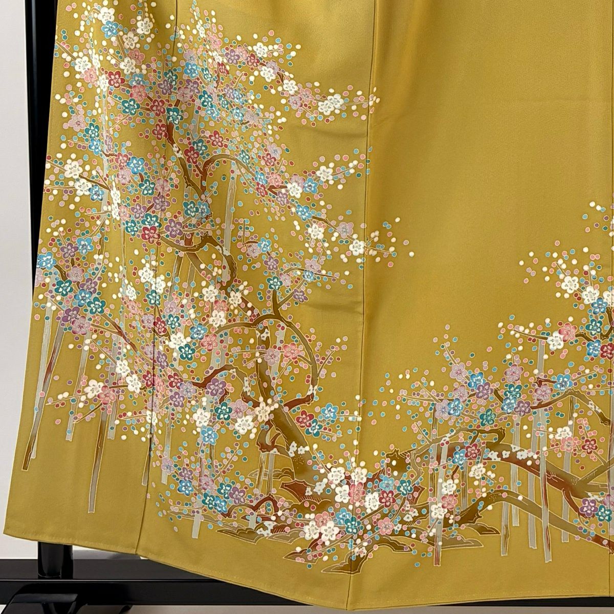 【美品】 留袖禮服禮服 身長158cm 袖長64.5cm M 雙層 落款あり 梅花 薄黃土色 純蠶絲 名品級 三つ紋