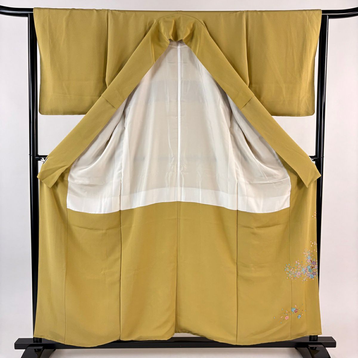 【美品】 留袖禮服禮服 身長158cm 袖長64.5cm M 雙層 落款あり 梅花 薄黃土色 純蠶絲 名品級 三つ紋
