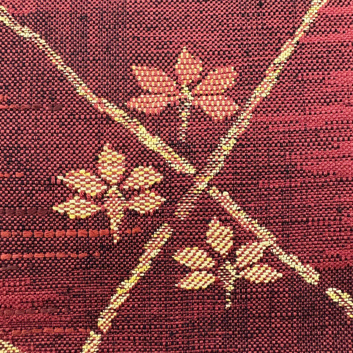 【美品】 名古屋帶 優品級 紬織織 松樹葉仕立 八寸名古屋帶 草花紋紋 幾何學圖案 深紅 純蠶絲