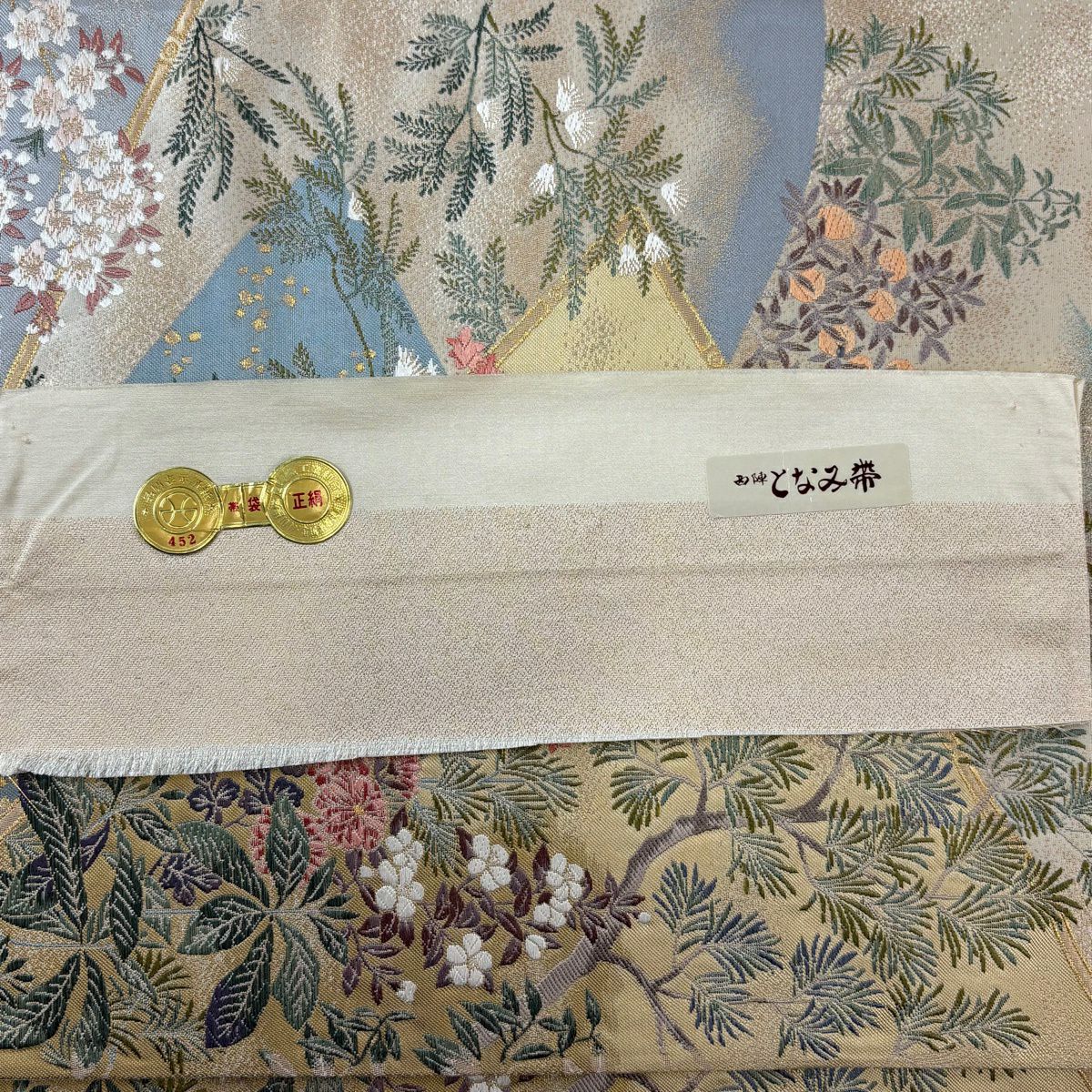 【美品】 袋帶 逸品級 となみ織物 落款あり 証紙あり 松樹 櫻花 金糸 唐織 米色 六通 純蠶絲