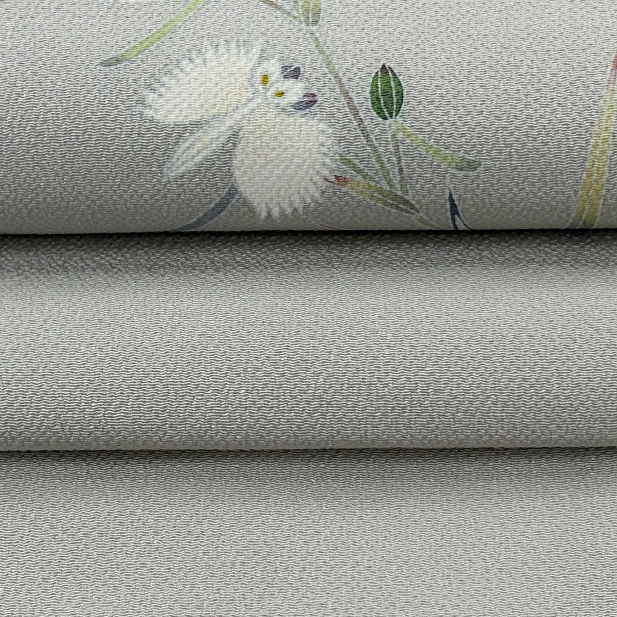 【美品】 名古屋帶 逸品級 羽田登喜 落款 鷺草 縮緬 灰色 純蠶絲