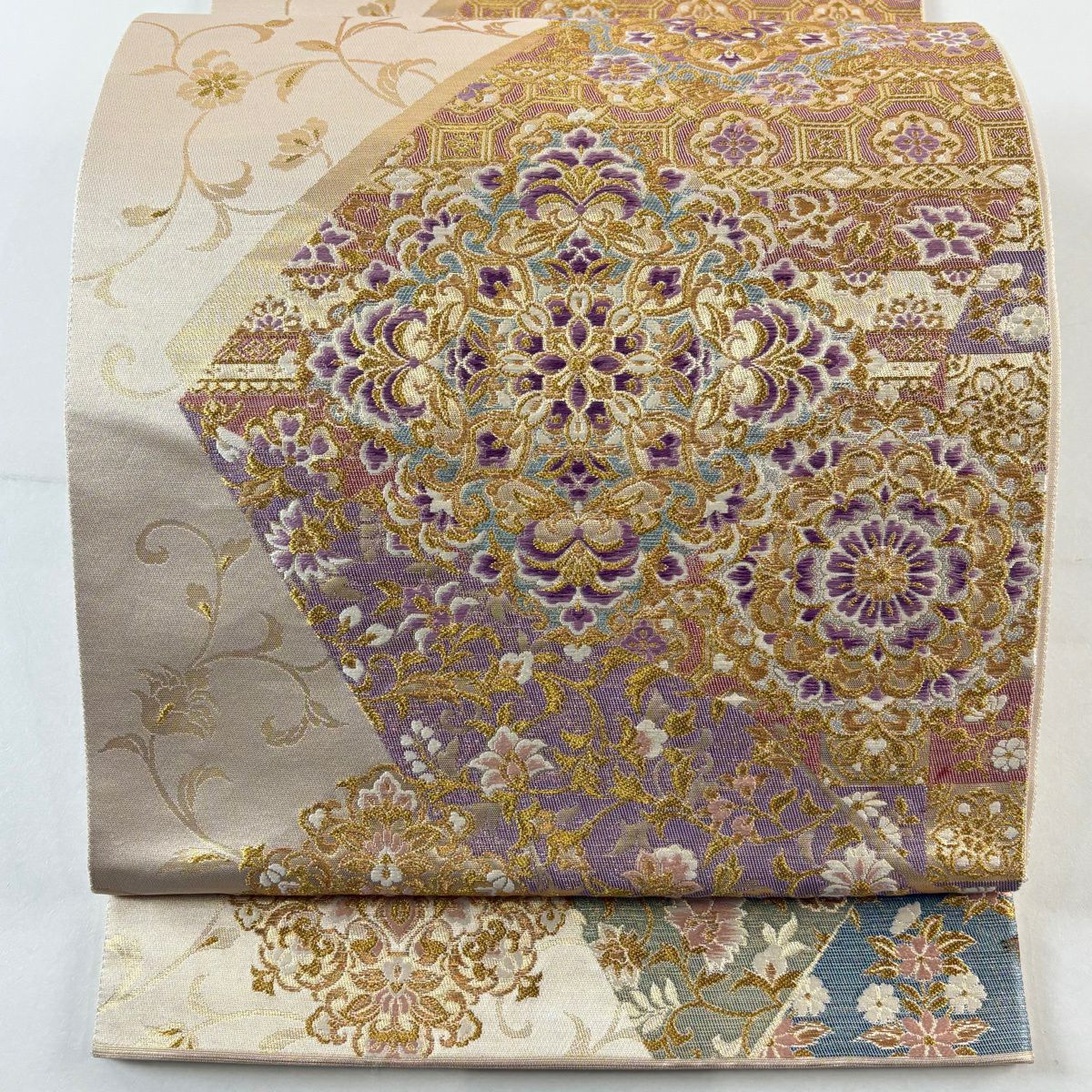 袋帶 逸品級 じゅらく 落款あり 帝王紫 華紋 花唐草紋 金糸 刺繡 金色 お太鼓柄 純蠶絲