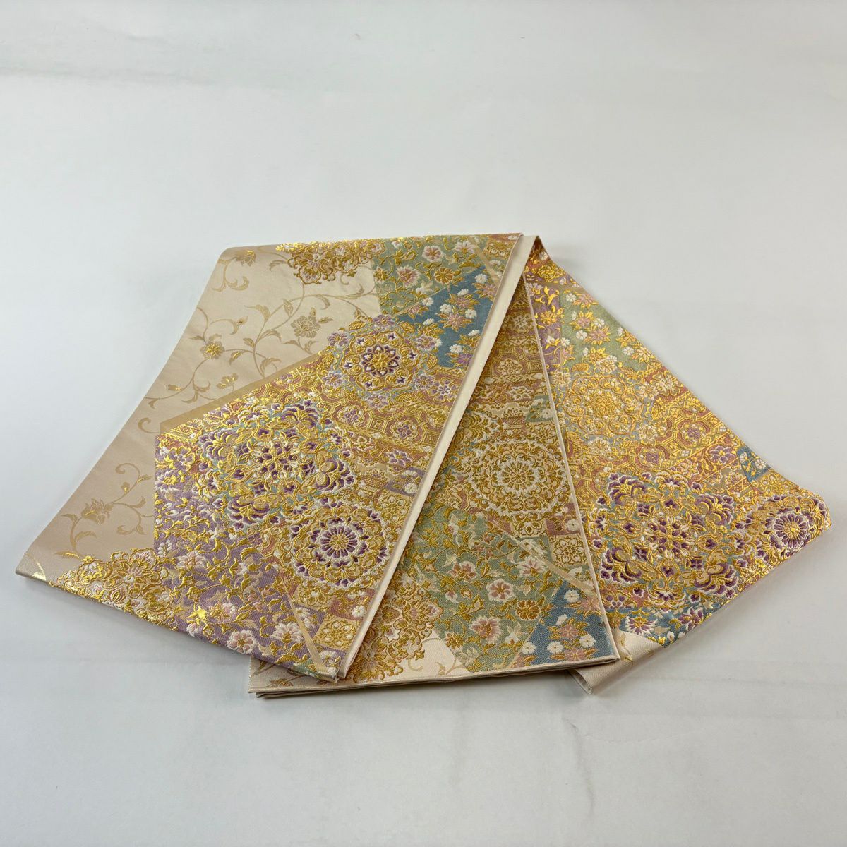 袋帶 逸品級 じゅらく 落款あり 帝王紫 華紋 花唐草紋 金糸 刺繡 金色 お太鼓柄 純蠶絲