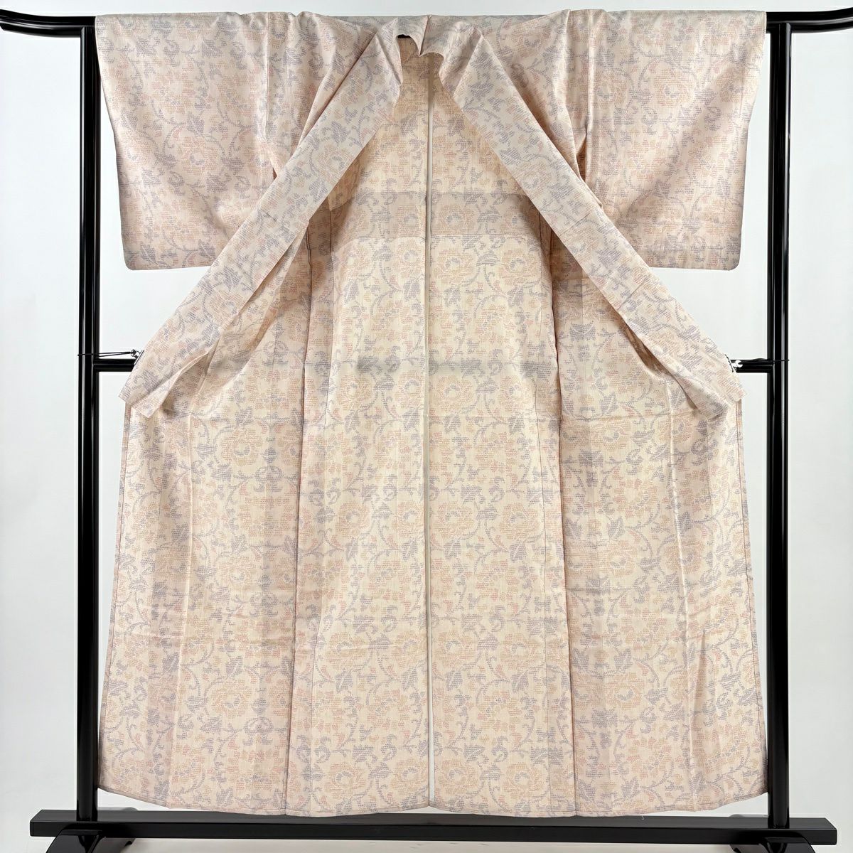 【美品】結城紬織 身長157.5cm 袖長63.5cm S 單層 機織女 證書附帶 花唐草紋 龜甲 粉米色 純蠶絲 逸品級