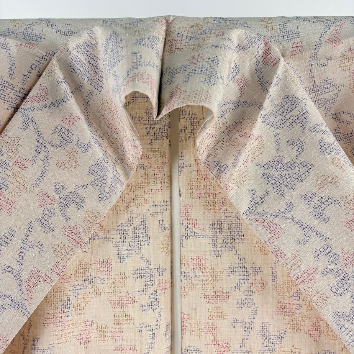 【美品】結城紬織 身長157.5cm 袖長63.5cm S 單層 機織女 證書附帶 花唐草紋 龜甲 粉米色 純蠶絲 逸品級