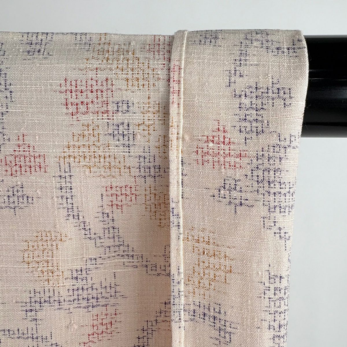 【美品】結城紬織 身長157.5cm 袖長63.5cm S 單層 機織女 證書附帶 花唐草紋 龜甲 粉米色 純蠶絲 逸品級