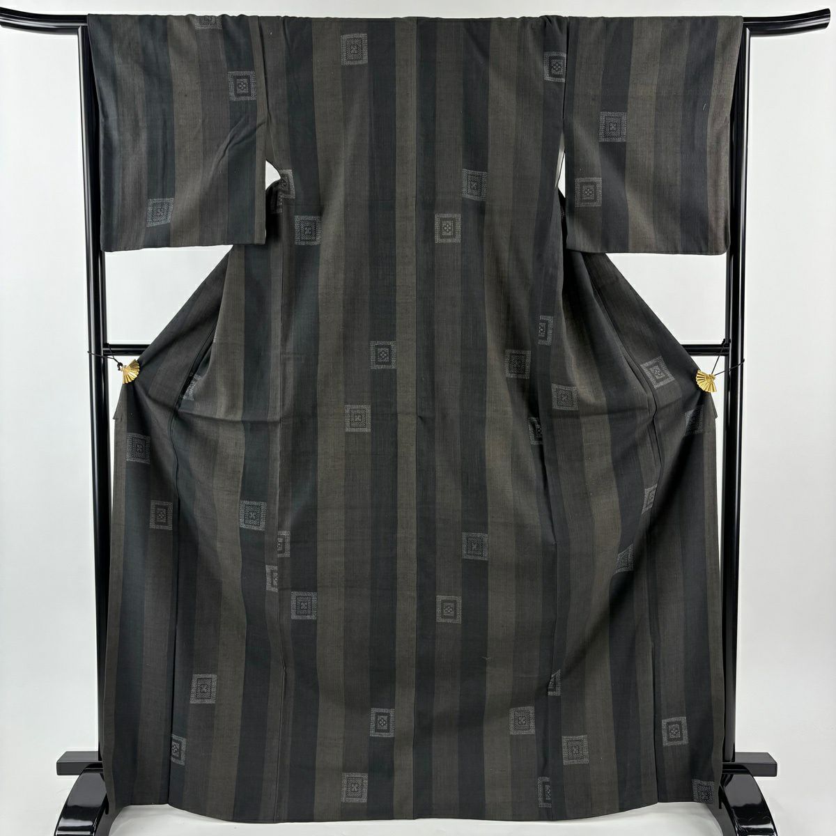 【美品】結城紬織 身長170cm 袖長67cm M 雙層 本場結城紬織 河野商店 證書附帶 幾何學 縞 焦茶 純蠶絲 逸品級