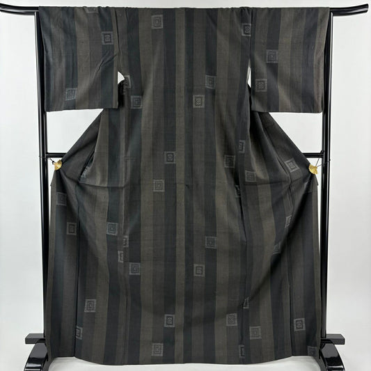 【美品】結城紬織 身長170cm 袖長67cm M 雙層 本場結城紬織 河野商店 證書附帶 幾何學 縞 焦茶 純蠶絲 逸品級