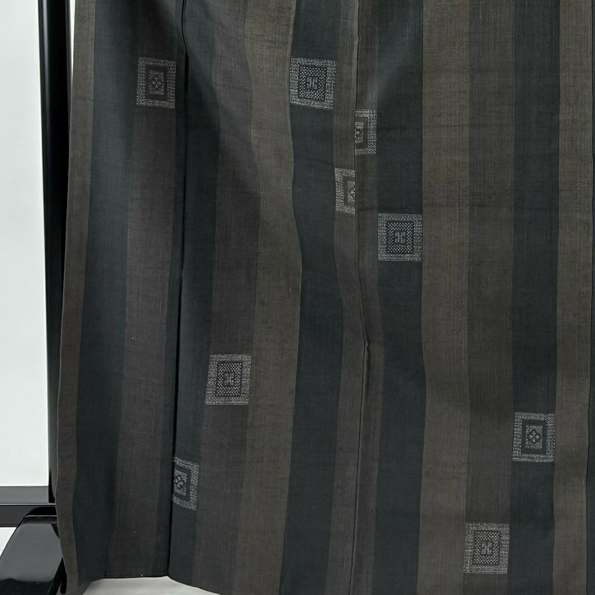 【美品】結城紬織 身長170cm 袖長67cm M 雙層 本場結城紬織 河野商店 證書附帶 幾何學 縞 焦茶 純蠶絲 逸品級