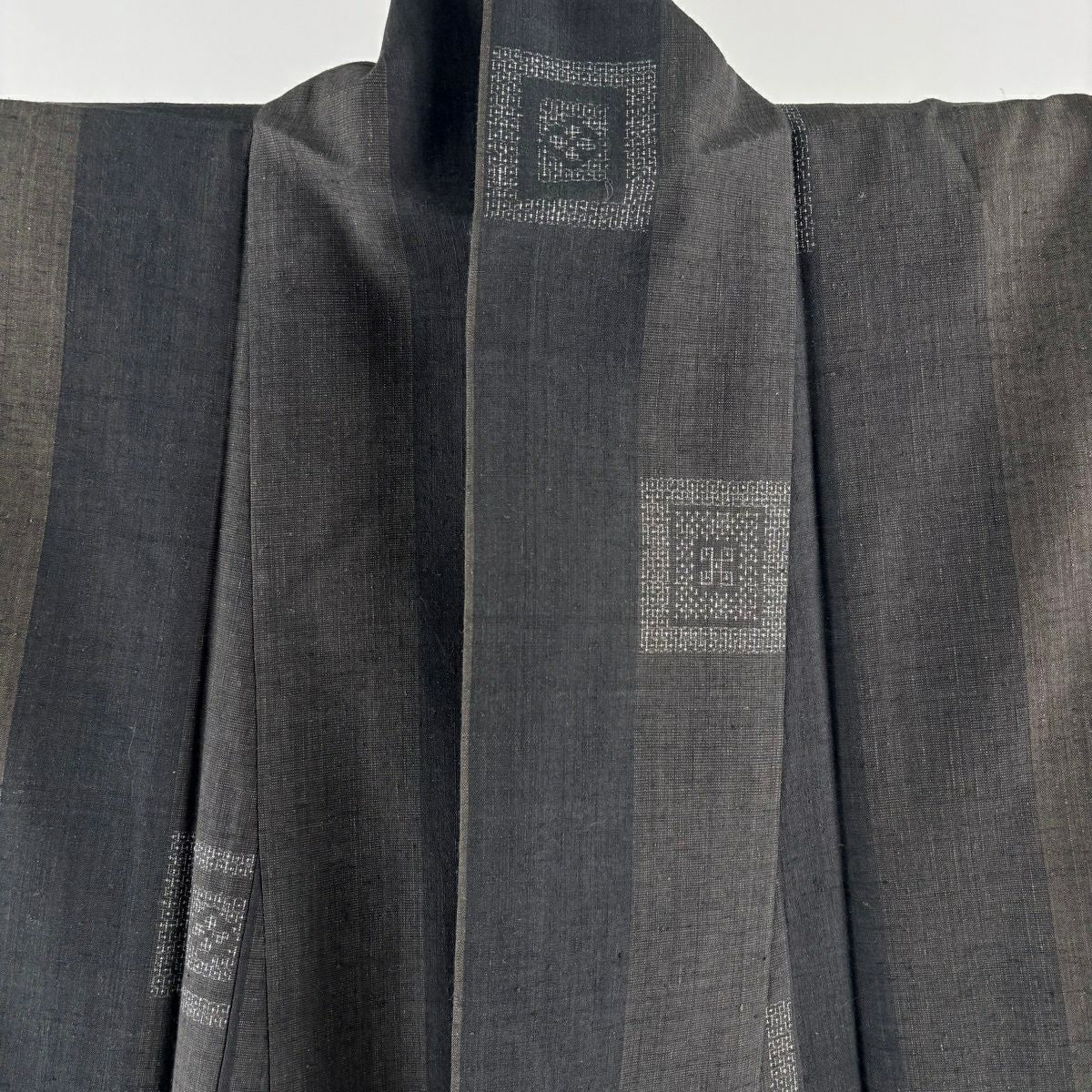【美品】結城紬織 身長170cm 袖長67cm M 雙層 本場結城紬織 河野商店 證書附帶 幾何學 縞 焦茶 純蠶絲 逸品級