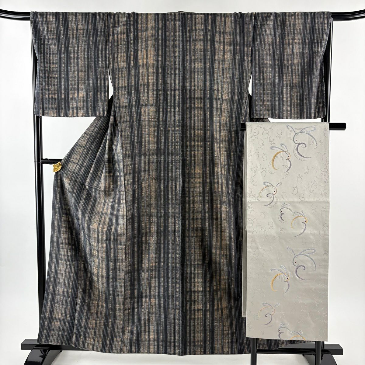 【美品】 小紋 身長159.5cm 袖長67cm M 雙層 名古屋帶套裝 紬織織 縱條 絞染 墨 黑 純蠶絲 優品級