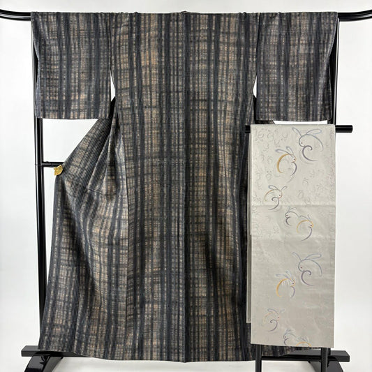 【美品】 小紋 身長159.5cm 袖長67cm M 雙層 名古屋帶套裝 紬織織 縱條 絞染 墨 黑 純蠶絲 優品級