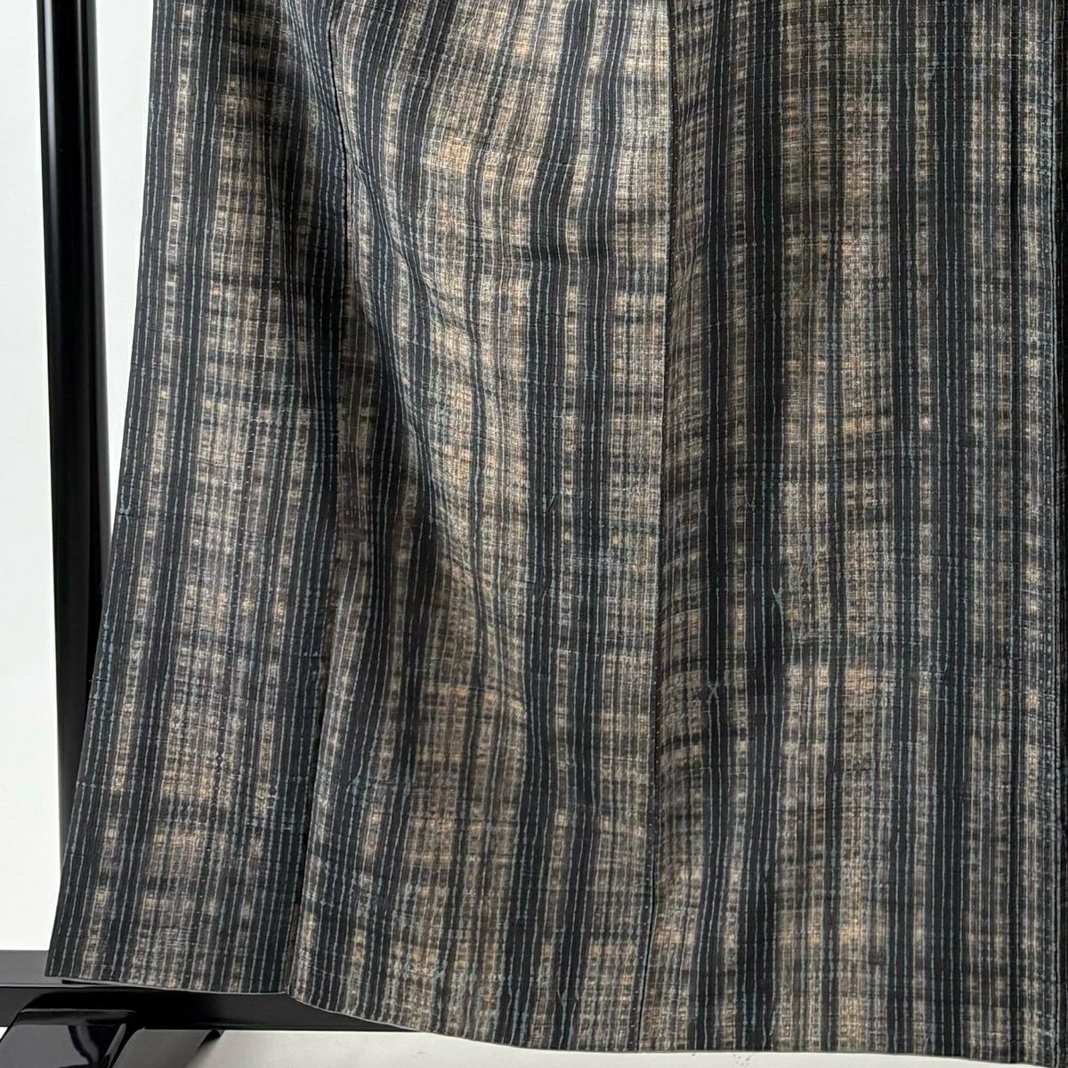 【美品】 小紋 身長159.5cm 袖長67cm M 雙層 名古屋帶套裝 紬織織 縱條 絞染 墨 黑 純蠶絲 優品級