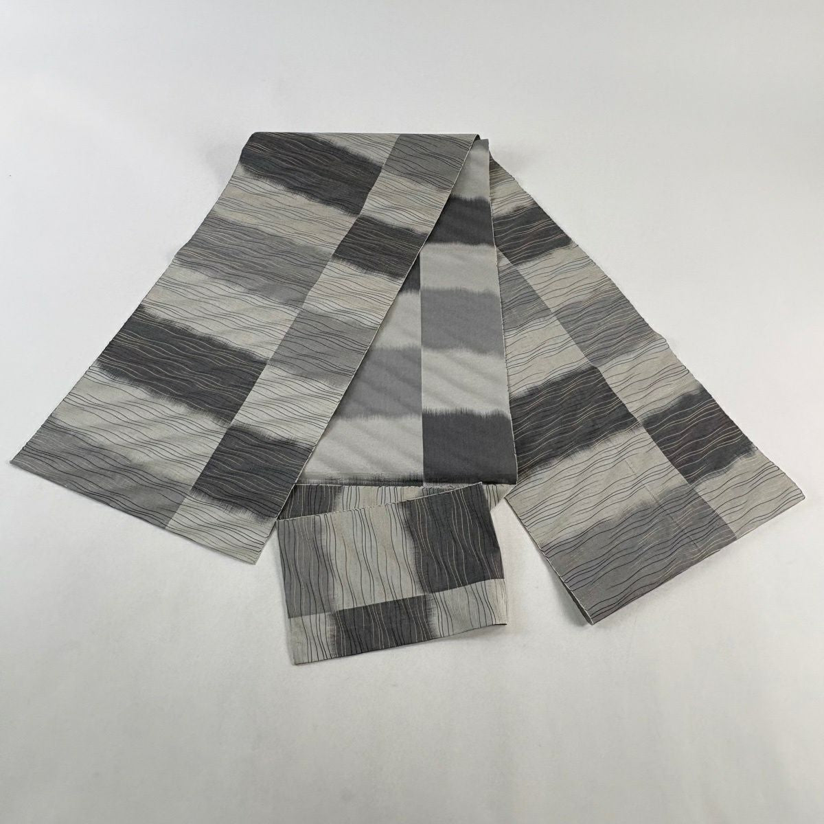 【美品】 名古屋帶 優品級 八寸名古屋帶 松樹葉仕立 波 灰色 純蠶絲