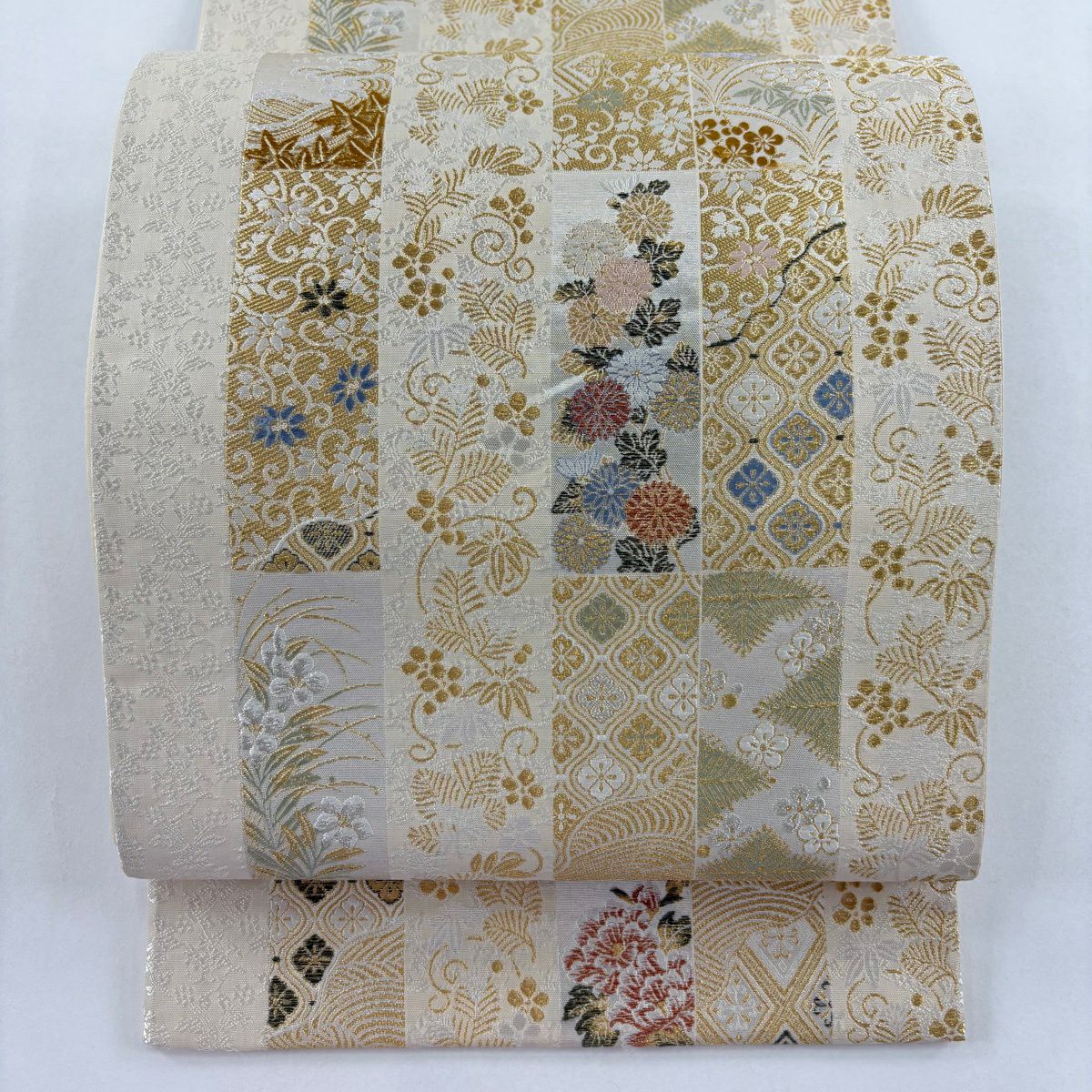 【美品】 袋帶 名品級 若松樹 菊花 金銀彩 金金箔 米色 六通 純蠶絲