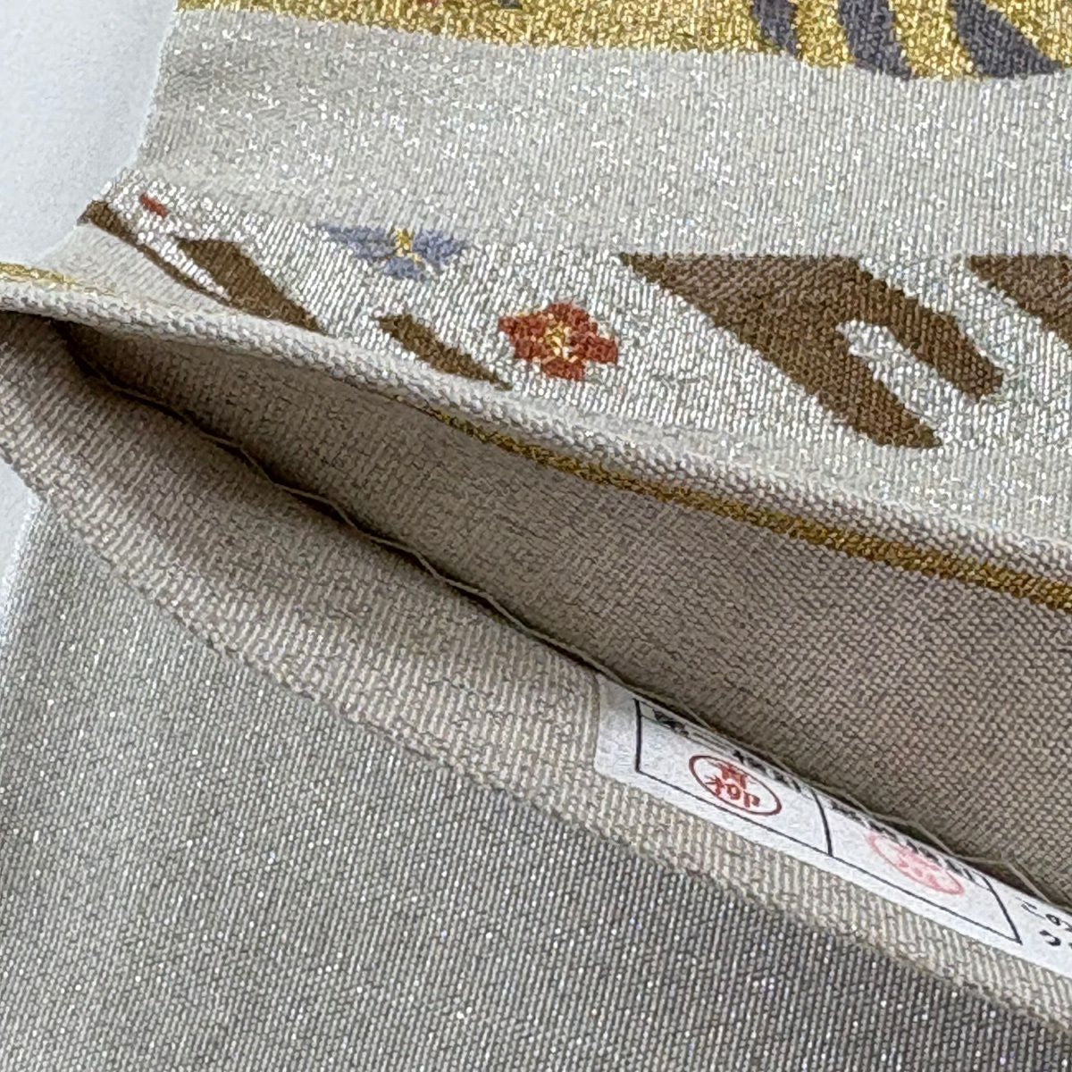 【美品】 袋帶 逸品級 草花紋紋 霞 金銀絲 銀色 大鼓圖案 純蠶絲