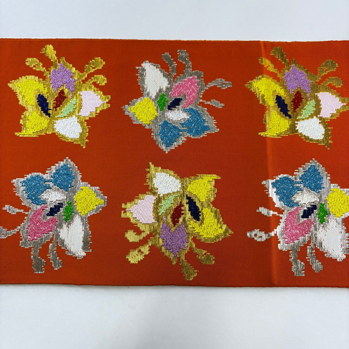 【美品】 袋帶 逸品級 龍村平藏 落款 草花紋 金金箔 刺繡 朱 紅色 お太鼓圖案 純蠶絲