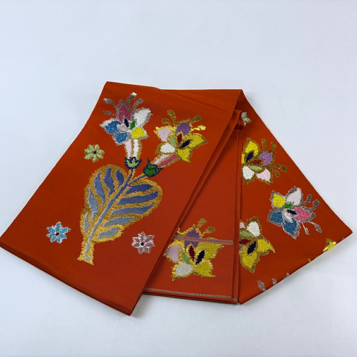 【美品】 袋帶 逸品級 龍村平藏 落款 草花紋 金金箔 刺繡 朱 紅色 お太鼓圖案 純蠶絲