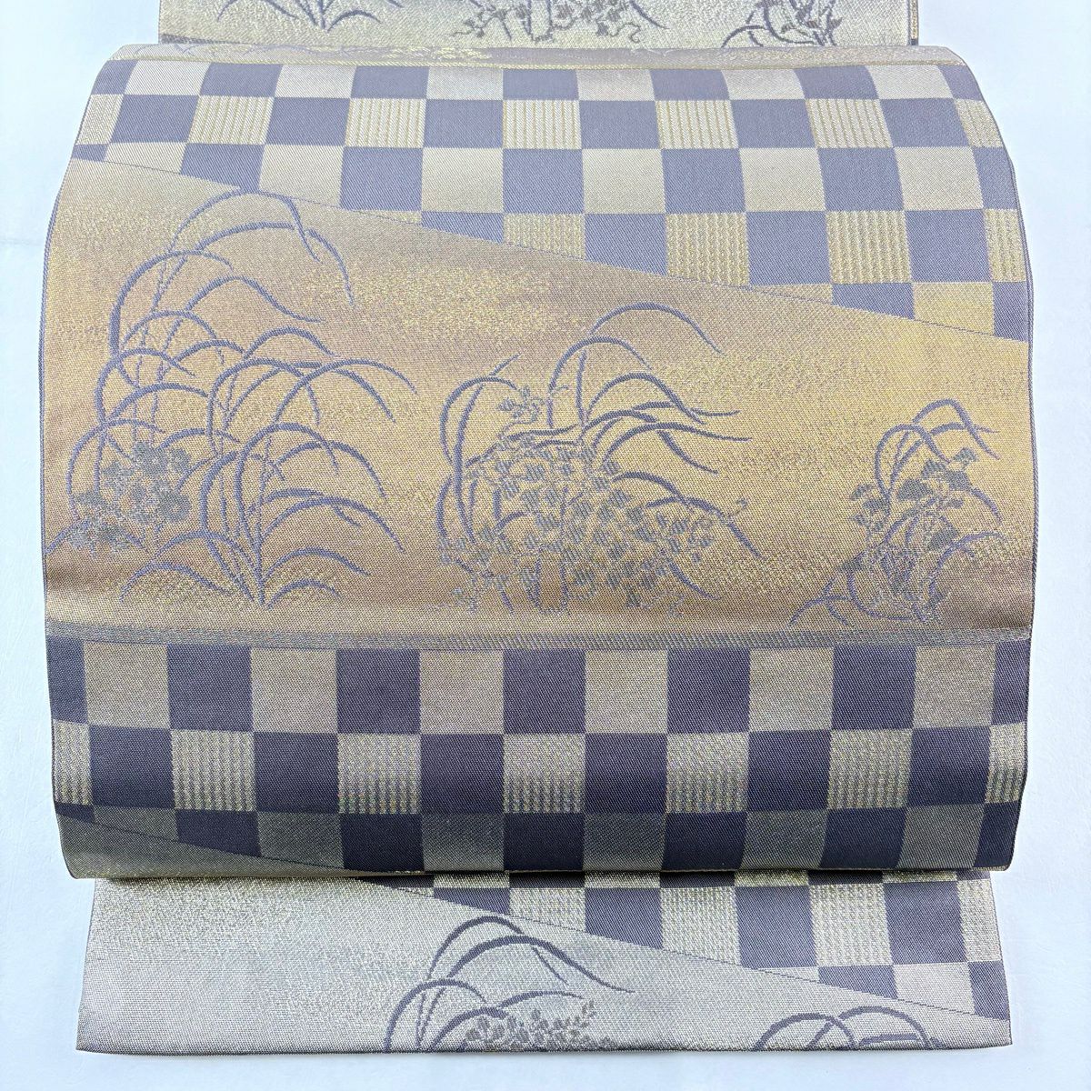 【美品】 袋帶 逸品級 北出與三郎 落款あり 草花紋紋 市松樹 金糸 金金箔 薄茶 六通 純蠶絲
