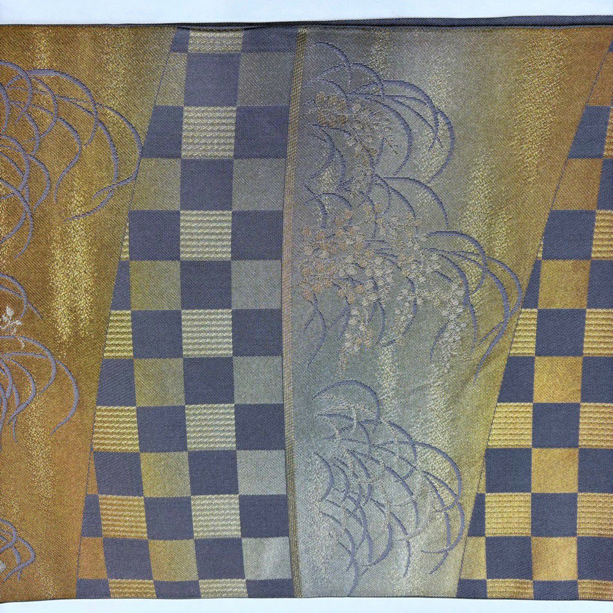 【美品】 袋帶 逸品級 北出與三郎 落款あり 草花紋紋 市松樹 金糸 金金箔 薄茶 六通 純蠶絲