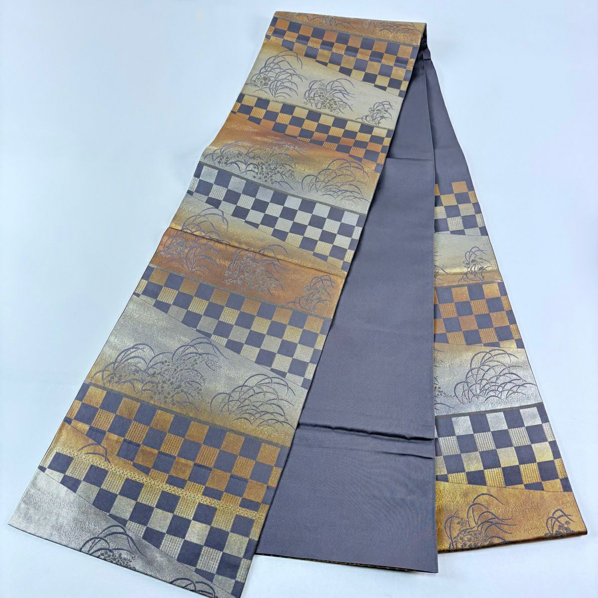 【美品】 袋帶 逸品級 北出與三郎 落款あり 草花紋紋 市松樹 金糸 金金箔 薄茶 六通 純蠶絲
