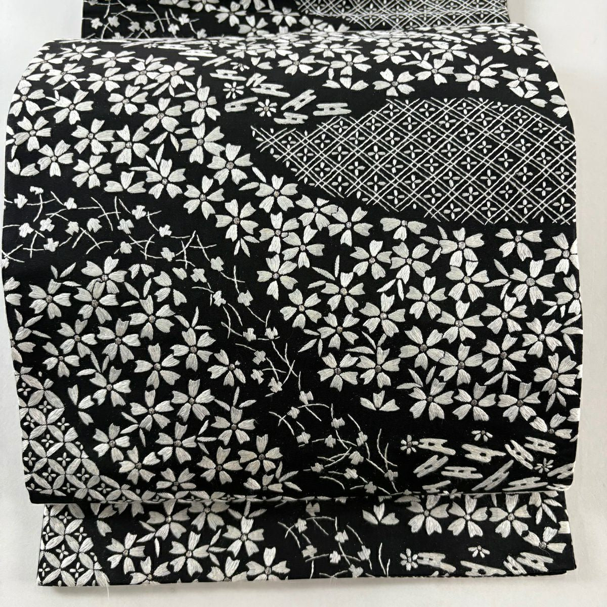 袋帶 逸品級 櫻花 菱形 刺繡 銀線 黑色 六通 純蠶絲