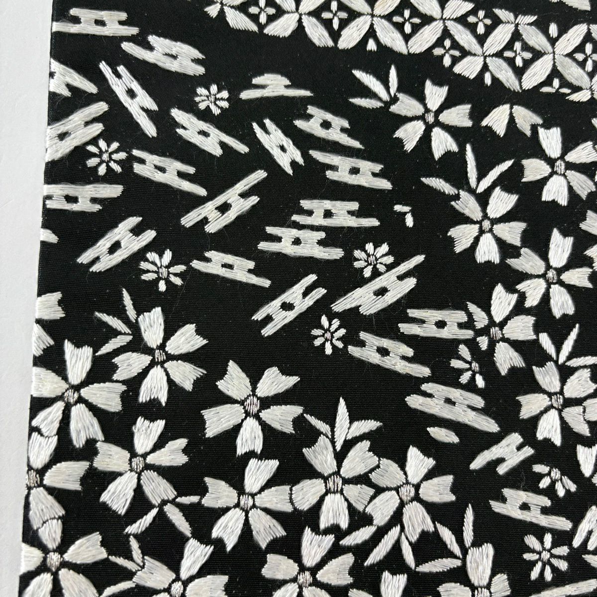 袋帶 逸品級 櫻花 菱形 刺繡 銀線 黑色 六通 純蠶絲