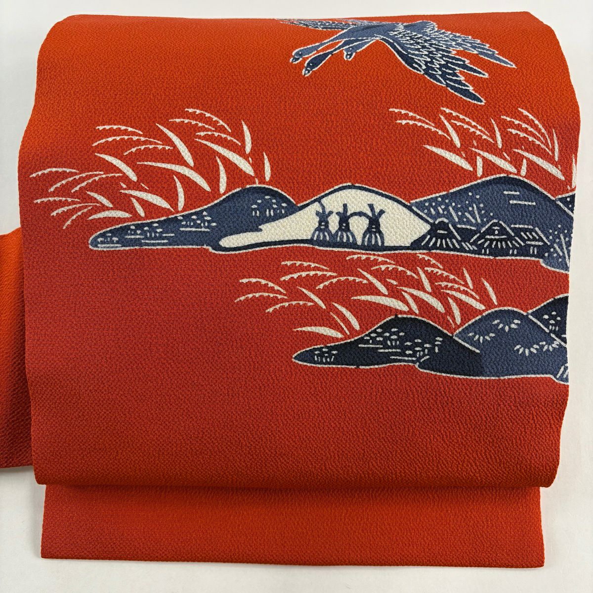 【美品】名古屋帶 逸品級 栗山吉三郎 落款 仙鶴 葉紋 縮緬 朱 純蠶絲