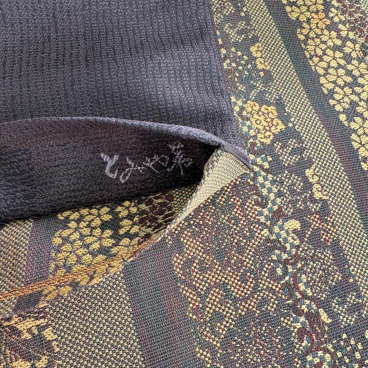【美品】 袋帶 逸品級 とみや織物 落款あり 雙面 輪繞 花唐草紋 金絲 墨 六通 純蠶絲