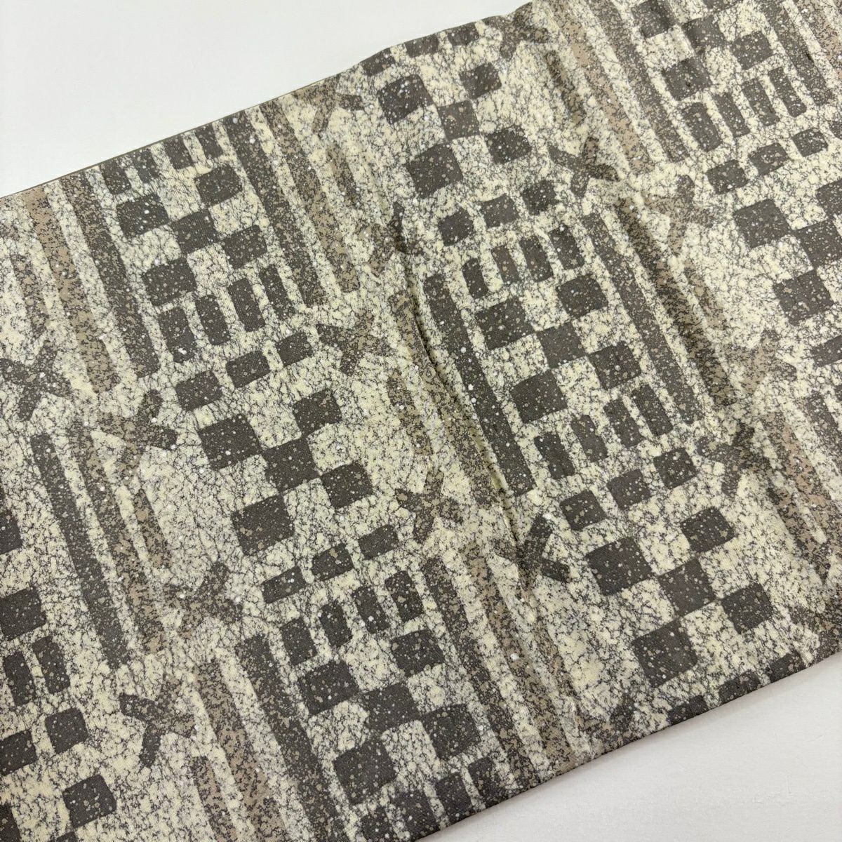 【美品】 袋帶 逸品級 有落款 有證書 牛首紬織織 幾何學圖案 灰茶 全通 純蠶絲
