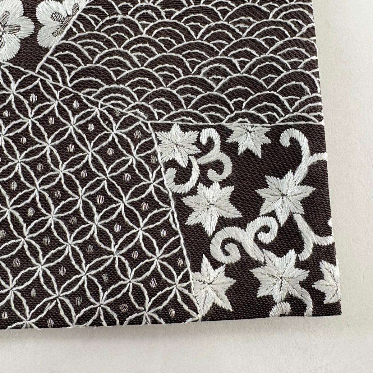 袋帶 逸品級 寄花紋 梅花 銀線 刺繡 墨 黑 六通 純蠶絲