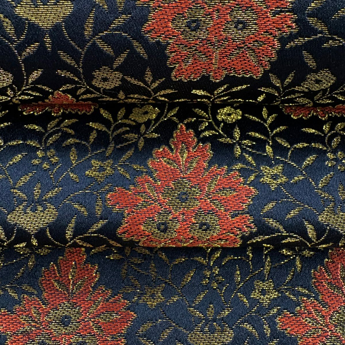【美品】 開口名古屋帶 逸品級 龍村美術織物 比翼仕立 雜花 花唐草紋 金絲 黑 純蠶絲