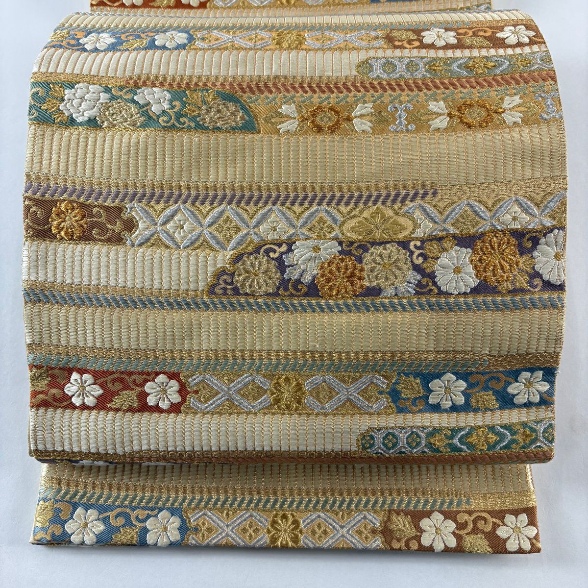 【美品】 袋帶 逸品級 落款あり 證明書あり 藤原織物 有職箙文 草花紋 金銀彩 米色 六通 純蠶絲