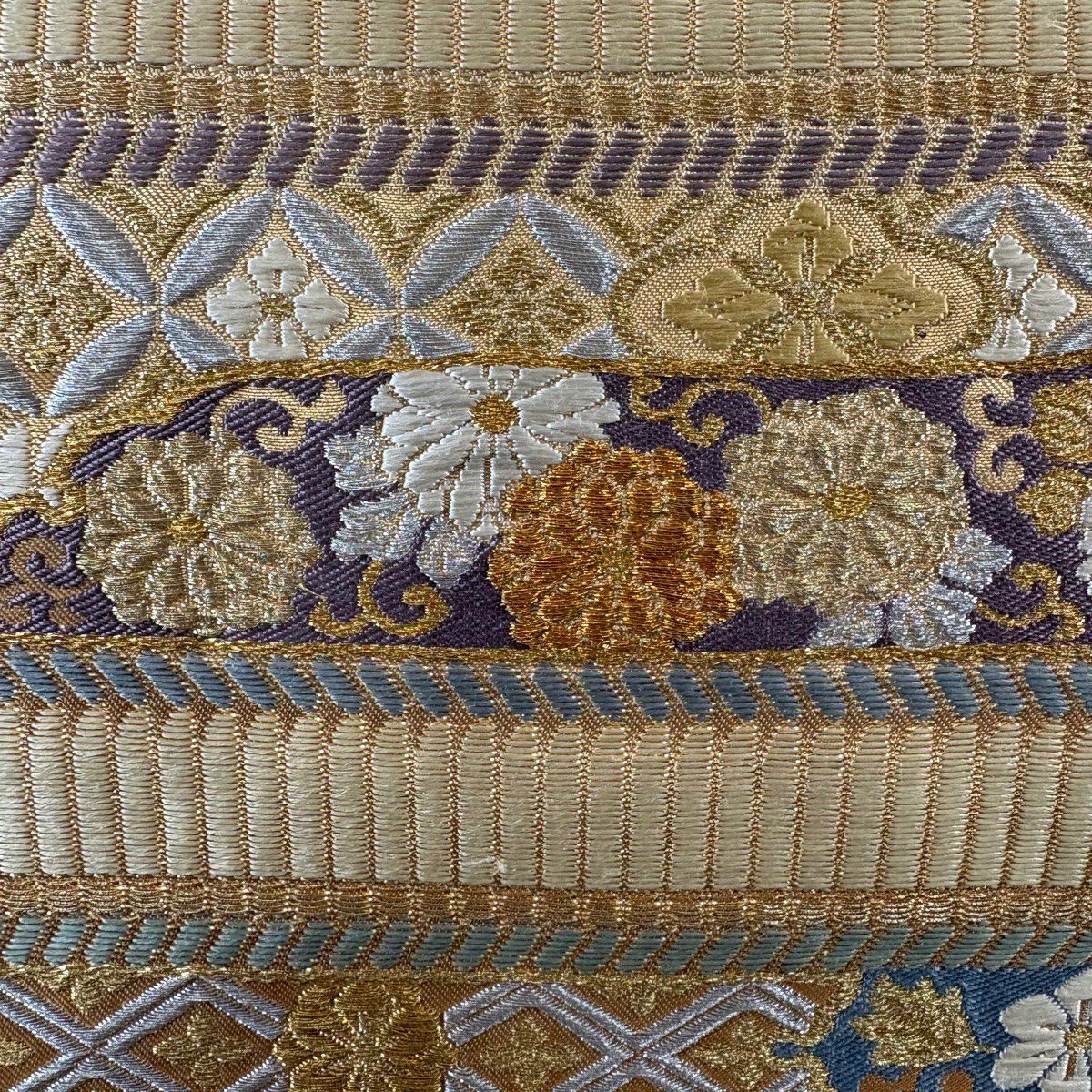 【美品】 袋帶 逸品級 落款あり 證明書あり 藤原織物 有職箙文 草花紋 金銀彩 米色 六通 純蠶絲