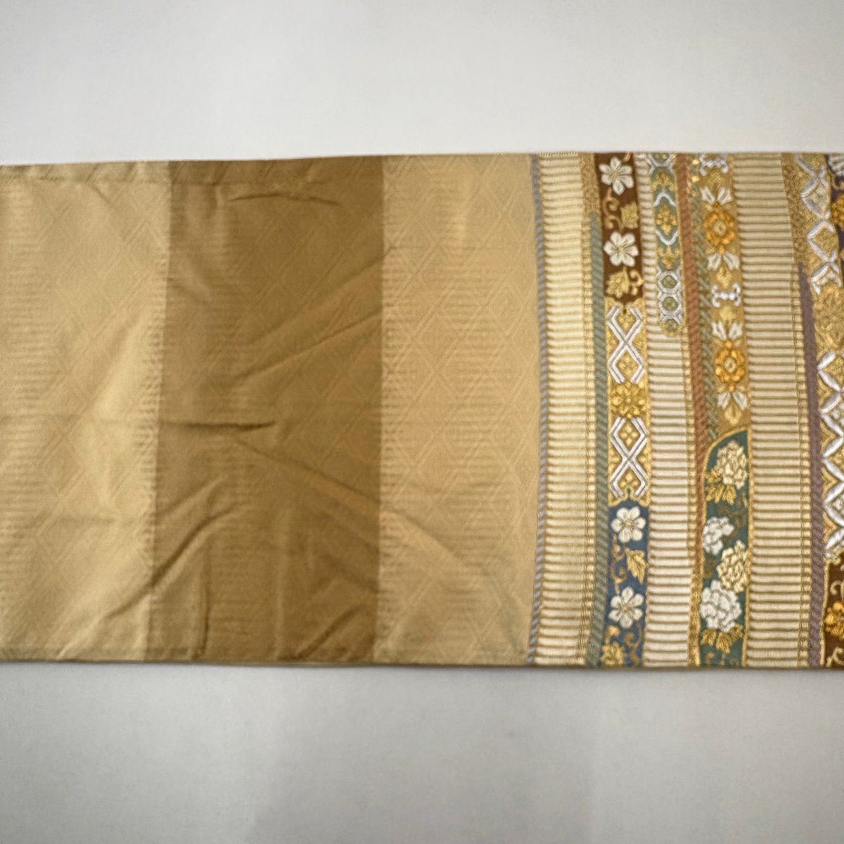 【美品】 袋帶 逸品級 落款あり 證明書あり 藤原織物 有職箙文 草花紋 金銀彩 米色 六通 純蠶絲