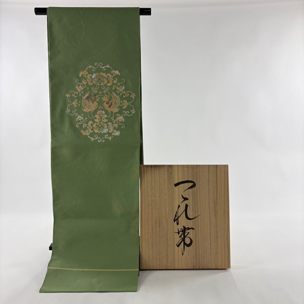 名古屋帶 逸品級 附有落款 松樹葉仕立 八寸名古屋帶 西陣淺田綴 附有共箱 唐花鳳凰 金銀彩 淡綠 純蠶絲
