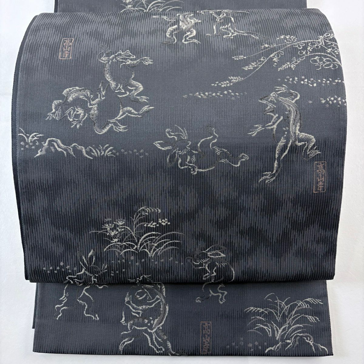 【美品】 袋帶 逸品級 金金箔屋清兵衛 落款あり 西陣織 鳥獸戲畫 灰色 六通 純蠶絲