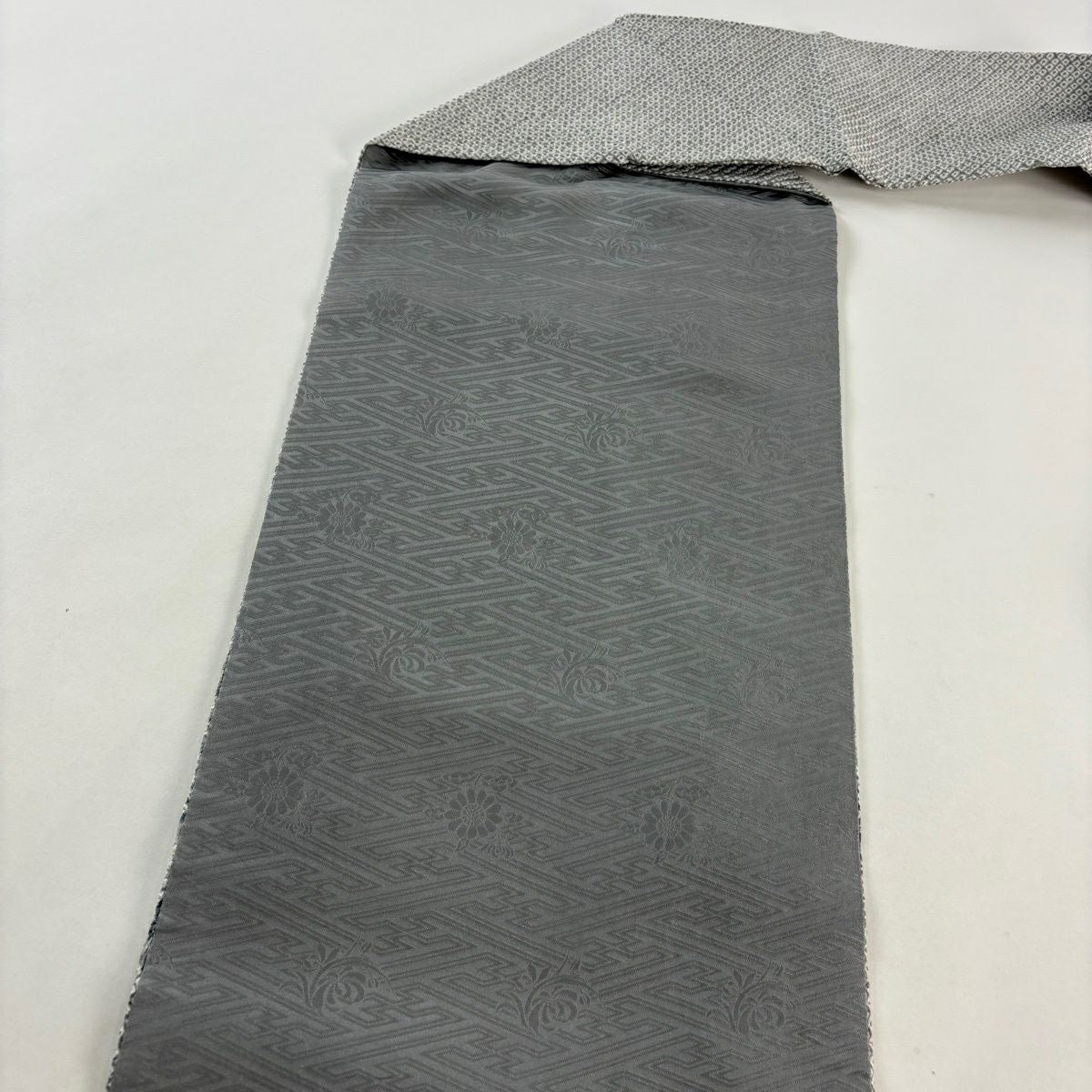 【美品】 名古屋帶 逸品級 樹木 松樹 絞染 灰色 純蠶絲