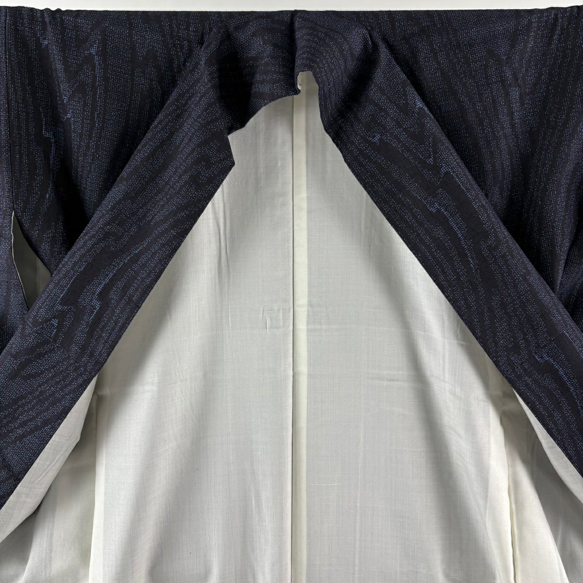 【美品】結城紬織 身長168cm 袖長65.5cm M 雙層 本場結城紬織 證書齊全 幾何學圖案 龜甲絣 深藍 純蠶絲 逸品級
