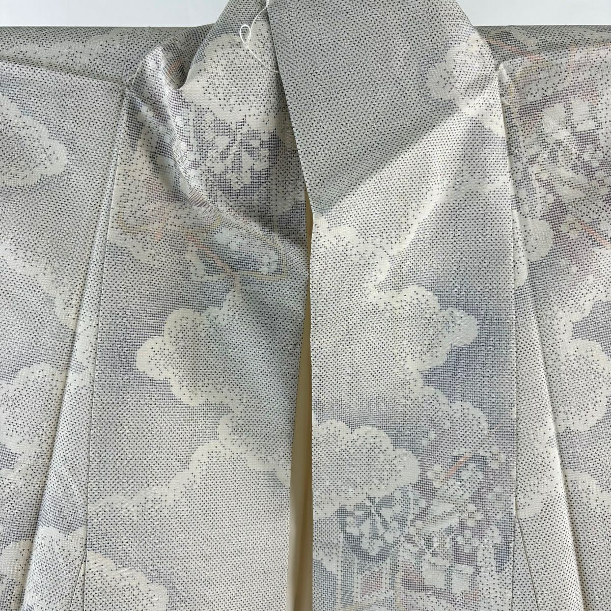 大島紬織 身長160.5cm 袖長65cm M 雙層 桑原啓之介 都城 證書已備 御所車 雲紋 灰白 純蠶絲 逸品級