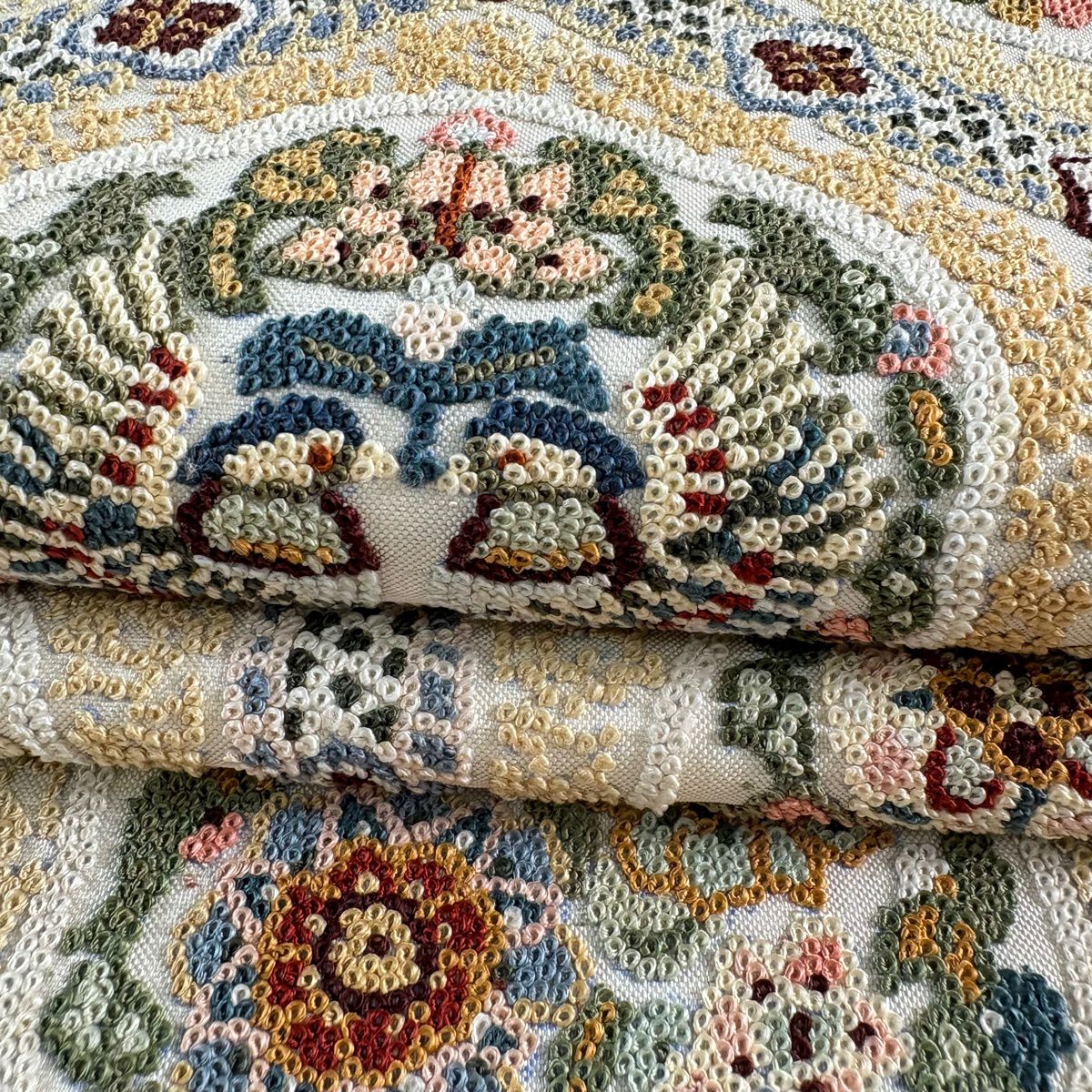 【美品】 袋帶 逸品級 龜甲華紋 鴛鴦 相良刺繡 米色 六通 純蠶絲