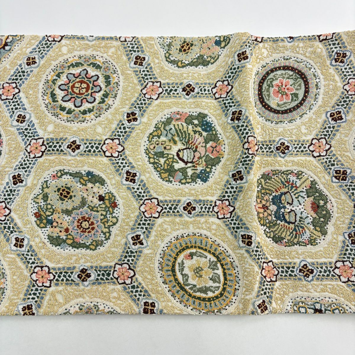【美品】 袋帶 逸品級 龜甲華紋 鴛鴦 相良刺繡 米色 六通 純蠶絲