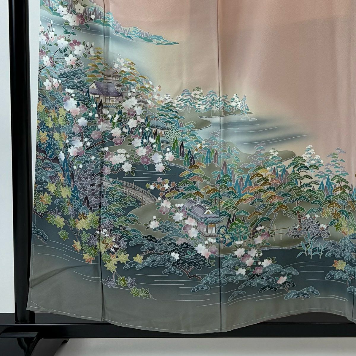 色留袖禮服 身長157.5cm 袖長65cm M 雙層 落款あり 建物 櫻花 漸層 粉米色 純蠶絲 秀品級 一つ紋