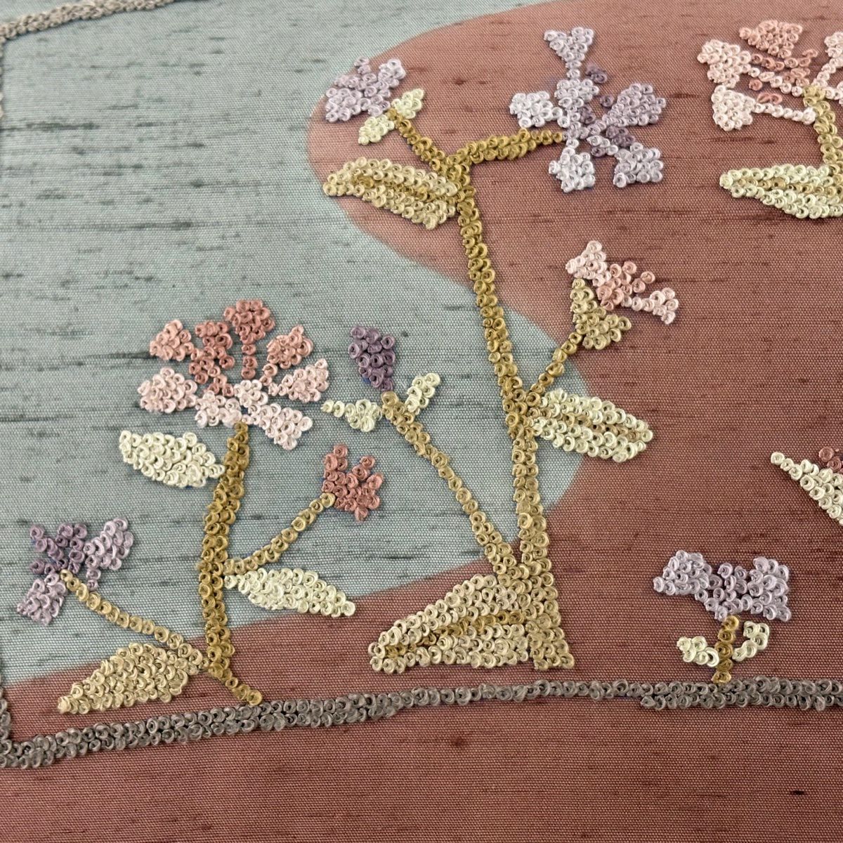 【美品】名古屋帶 優品級 紬織織 草花紋紋 雲霞 刺繡 小豆色 純蠶絲