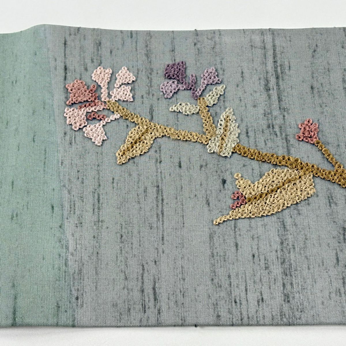 【美品】名古屋帶 優品級 紬織織 草花紋紋 雲霞 刺繡 小豆色 純蠶絲