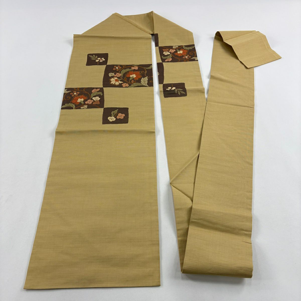 【美品】 名古屋帶 秀品級 草花紋 薄黃土 純蠶絲
