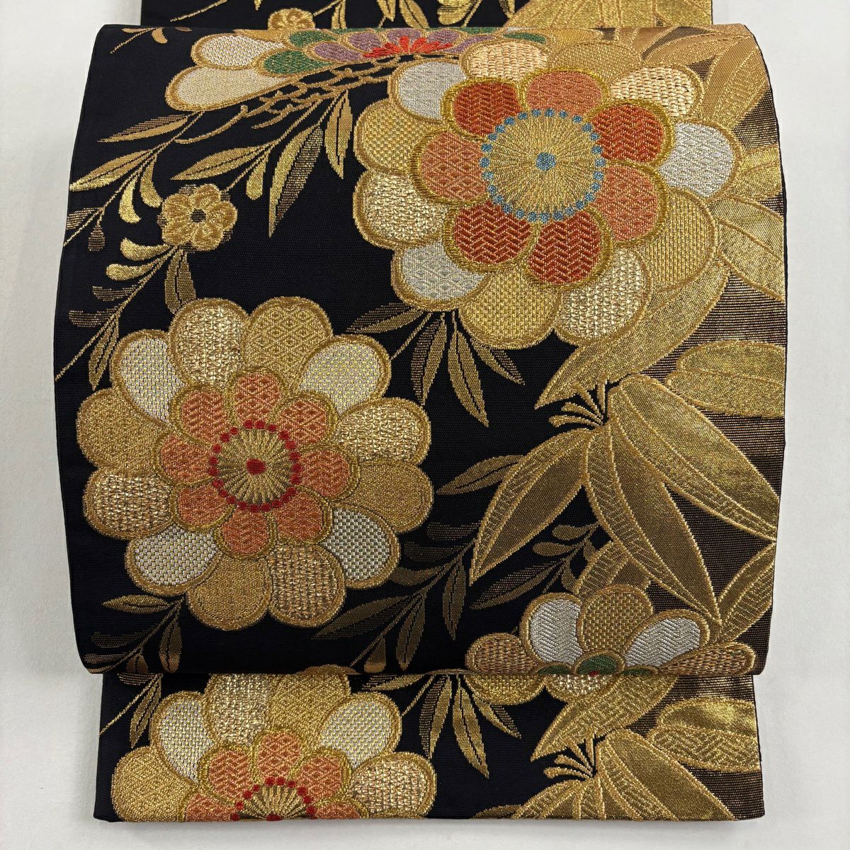 【美品】 袋帶 秀品級 笠松樹 草花紋 金糸 金金箔 黑 六通 純蠶絲