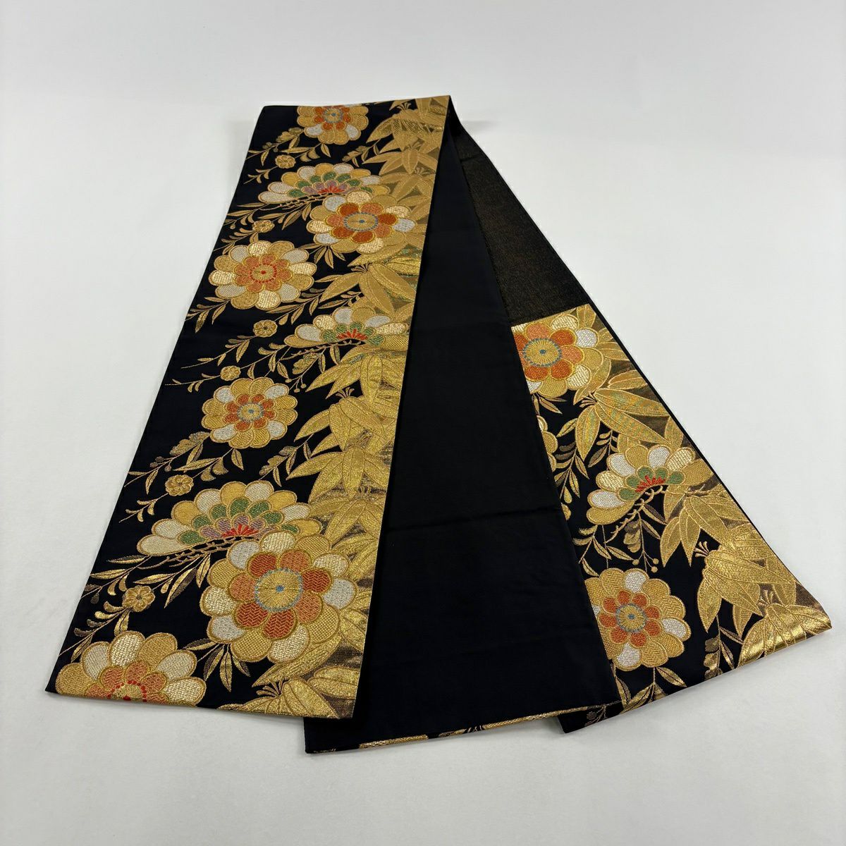 【美品】 袋帶 秀品級 笠松樹 草花紋 金糸 金金箔 黑 六通 純蠶絲